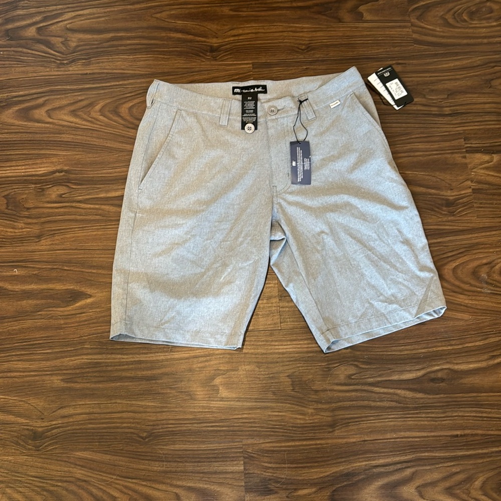 Brand New Travis Matthew Men’s Gray Lifestyle Performance shorts Size 32 Waist